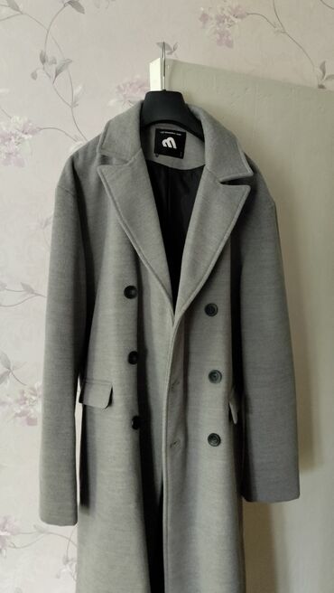 пальто мужская: Утеплённые пальто отличное качество, носил всего 1 раз ( на свадьбу