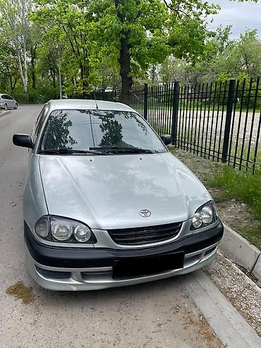 кубат: Toyota Avensis: 2000 г., 1.8 л, Механика, Бензин, Хэтчбэк — 2