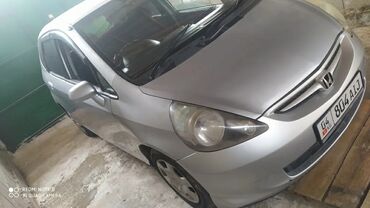 автомобиль токмок: Сдаю в аренду: Легковое авто, Под такси