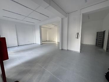 Аренда помещений свободного назначения: Сдается в аренду коммерческое помещение на первом этаже нового жилого — 8