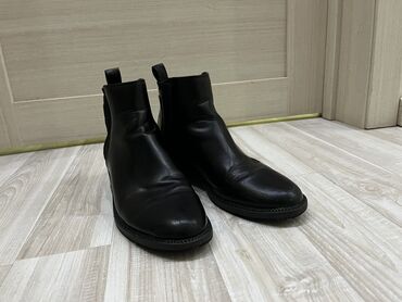 сапоги женские 37: Продаю осеннюю обувь от Bershka за 500 сомов. Покупала в
