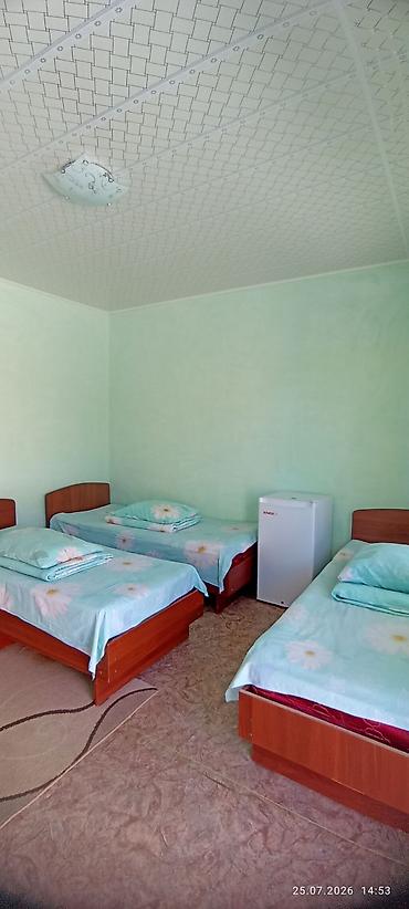 Номера от двух до 4х персон. В каждом номере есть душ, туалет — 2