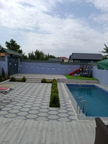 Günlük kirayə evlər: 200 kv. m, 3 otaqlı, Artezian quyusu, Kanalizasiya, Kombi — 32