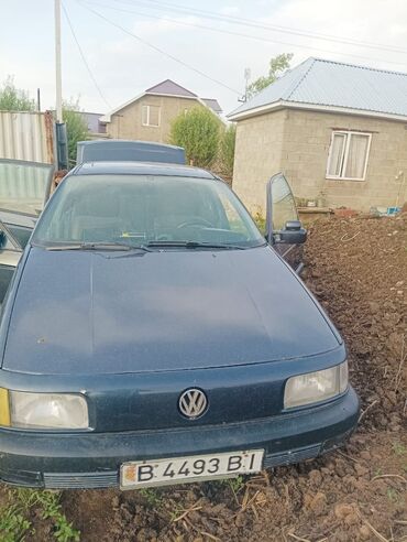исфана машина: Volkswagen Passat: 1992 г., 1.8 л, Механика, Бензин, Седан