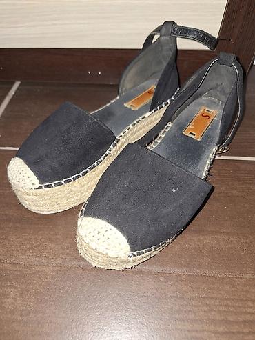 skecers papuce: Crne espadrile sa platformom i kaišićem oko zgloba. Gornji deo od — 1