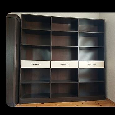 skaf islenmis: - Məhsul: Açıq rəfli kitab şkafı - Material: Laminat/MDF - Rəng: Tünd — 1