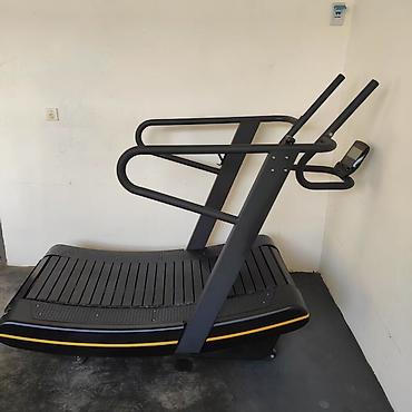 Беговые дорожки: Механическая беговая дорожка безмоторная (криволинейная, curved — 11