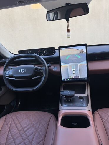 Avtomobil salonu üçün digər detallar: Elektrik krossover salonu – modern texnologiya və komfort - Panorama — 12