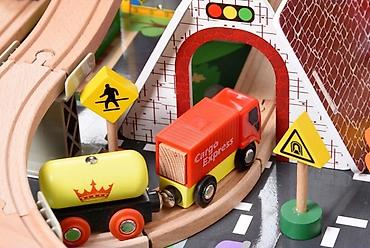 Игрушки: В наличии !!! Деревянная железная дорога со столом База Игрушек на 118 — 4