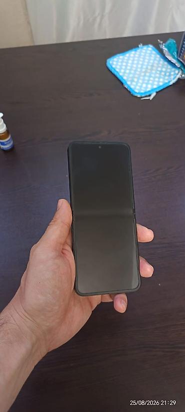 açılıb bağlanan telefonlar: Samsung Galaxy Z Flip7 FE, 256 GB, rəng - Qara, Barmaq izi — 2