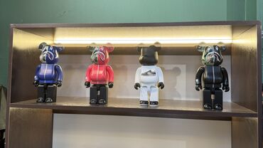 схемы для плетения бисером: Набор фигурок Bearbrick в виде собачьих голов, представленных в