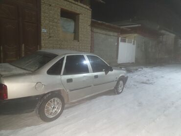 разрочка машина: Opel Vectra: 1992 г., 1.6 л, Механика, Бензин, Седан