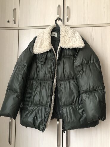 Пуховики и зимние куртки: Пуховик, Короткая модель, С мехом, M (EU 38)