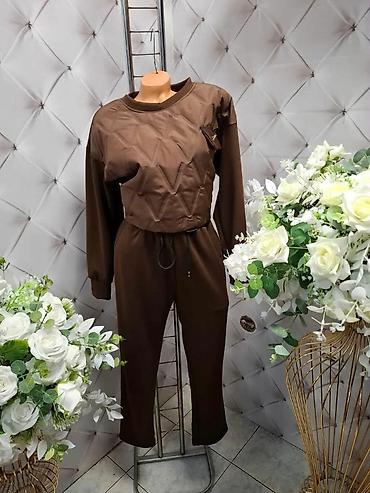 Gornji i donji deo: Damski komplet trenerke – gornji deo i donji deo u istom tonu. - — 8