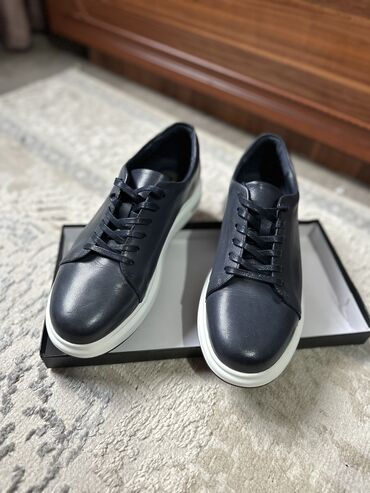 прод кроссовки: Продам обувь мужская Новая обувьне ношенная Размер написано 40