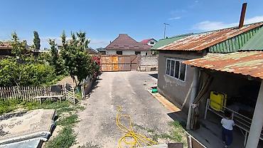 Үйлөрдү сатуу: Продается дом с участком 5 соток в районе Арча-Бешик.Есть природный — 1