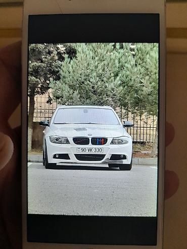 e90 aksesuar: BMW 3 Series E90 sedan – ağ rəng, sport paketli görünüş. Əsas — 3