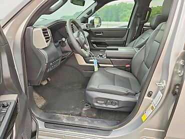 2025: Toyota Sequoia: 2025 г., Гибрид, Внедорожник — 5