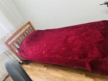 мебель крават: Бир кишилик керебет, Колдонулган, Матрасы бар, узуну - 180 см
