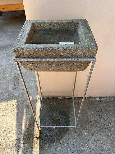 su ceni gence: Su daşı satılır. Yaxşı vəziyyətdədir. Qiymət: 110 AZN. Ünvan: Həzi — 1