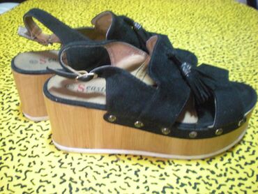 ravne zlatne sandale: Sandals, 40