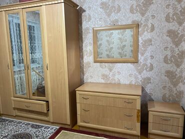 кровать тумба: Уктоочу бөлмө гарнитуру, Жыгач, түсү - Саргыч боз