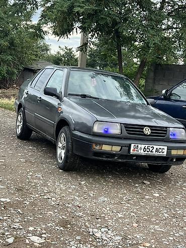 авто вит: Volkswagen Vento: 1993 г., Седан — 1