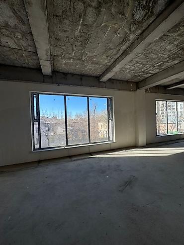 Аренда офисов: Аренда офисов, 1200 м², В жилом комплексе, 1 линия — 6