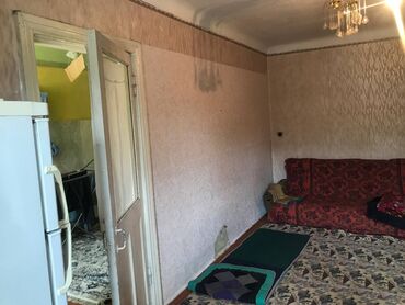 срочно сдаётся квартира маладая гвардия: 2 бөлмө, 42 кв. м, 2 кабат, Эски ремонт