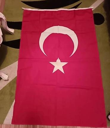 bayraq şekilleri: Türk bayrağı – parlaq qırmızı fon üzərində ağ aypara və ulduz təsviri — 2