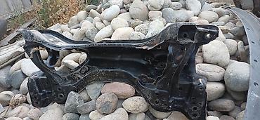 Передняя балка (подрамник) на Honda CR-V 1 поколения, 1996–2001 гг