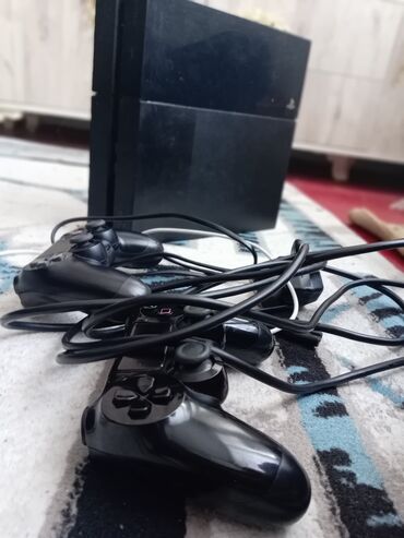 PS4 (Sony Playstation 4): Ps4 fat ideal vəziyətdə 500gb içində god of var 4 fifa 23 gta5 motal