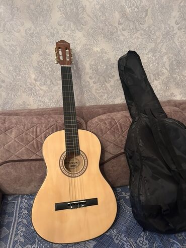 gitara amfi: Klassik gitara, Suzuki, Yeni, Ödənişli çatdırılma