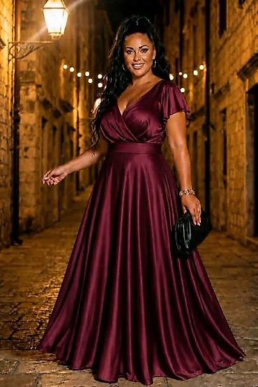 Elegantna duga satenska haljina Najtraženije haljine za punije dame