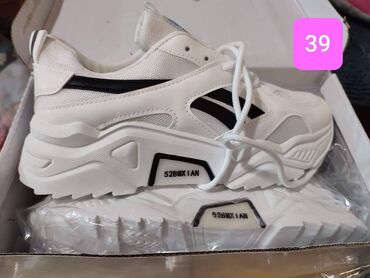 Ostala ženska obuća: Rasprodaja, dostupni brojevi obeleženi na slikama
Cena 3100 din — 2