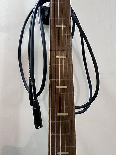 rock gitara: Gitara ideal veziyyetdedir. islekdir. uzerinde qara Fender burgular — 3