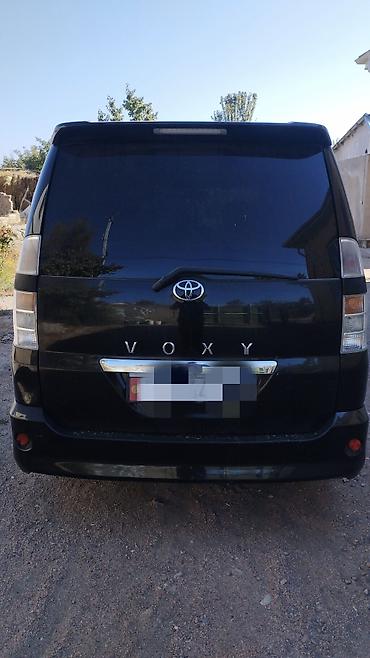 Toyota: Toyota Voxy: 2004 г., 2 л, Автомат, Бензин, Минивэн — 3