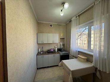 105: 1 комната, 34 м², 10 мкр 105 серия, 3 этаж — 1
