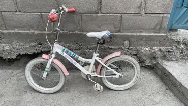 велосипеды за 3000: Продаются велосипеды детские. Белая на 3-5 лет. Черная на 4-7 годиков