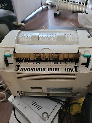 Принтеры: Лазерный принтер Canon. Настольный принтер в корпусе светлого цвета — 3