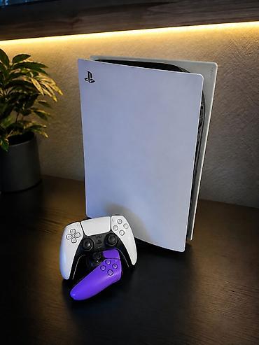 Игровая консоль Sony PlayStation 5 с двумя беспроводными геймпадами