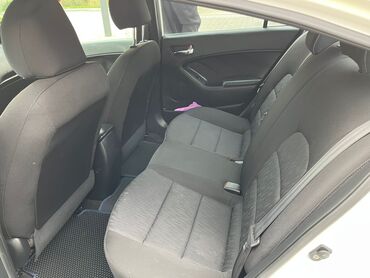 Kia: Kia Forte sedan – ağ rəng, şəhər və uzun yol üçün rahat və qənaətcil — 17