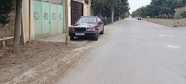4 goz mercedes 3 2: Mercedes-Benz 190 (W201) sedan, tünd qırmızı rəng. - Kuzov: 4 qapı — 2