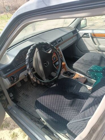 бишкек ваз 2107: Седан Mercedes-Benz E-класса (W124) черного цвета с классическим