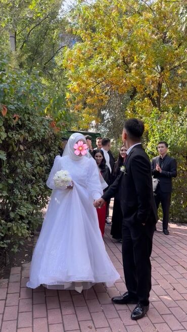 свадебное платье без кольца: Үлпөт көйнөгү, S, Мусулман, Фатин, Барпайган, Кыргызстан, Глиттер, Колдонулган