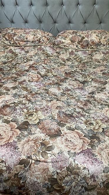 pastel dest: Çarpayı üçün dəst – çiçək naxışlı - Tərkib: yataq örtüyü və i4 ədəd — 1