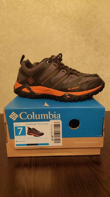 детские кроссовки 38 размера: Кроссовки Columbia
размер 40
носились 2-3 раза