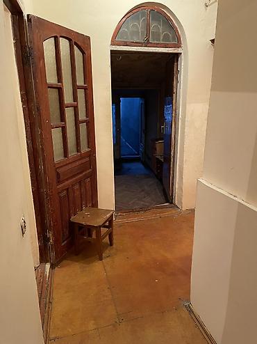Kirayə otaqlar: Kirayə otaq – sadə, geniş və işıqlı - Ümumi: 2 otaqlı yaşayış sahəsi — 5