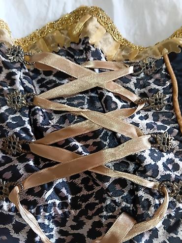 satenske haljine svecane: Kostim/haljina sa leopard printom i zlatnim detaljima - Gornji deo u — 8