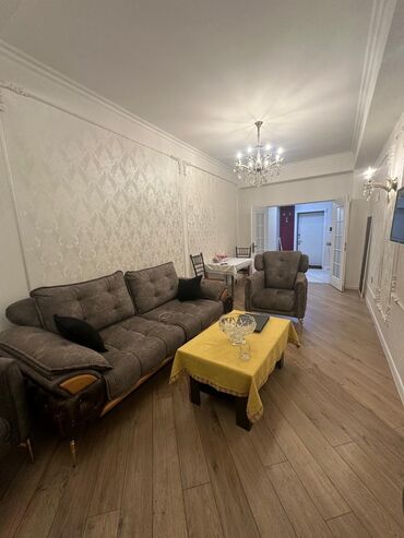 Ev üçün digər mebel: Zərif klassik üslubda tam mebelləşdirilmiş qonaq otağı dəsti - Divan — 3